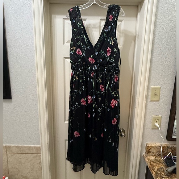 NWT White House Black Market Vibrant Black Floral Dress - Picture 1 of 8